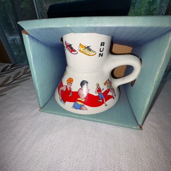 Vintage Runner Mug with Colorful Graphics - Picture 2 of 5